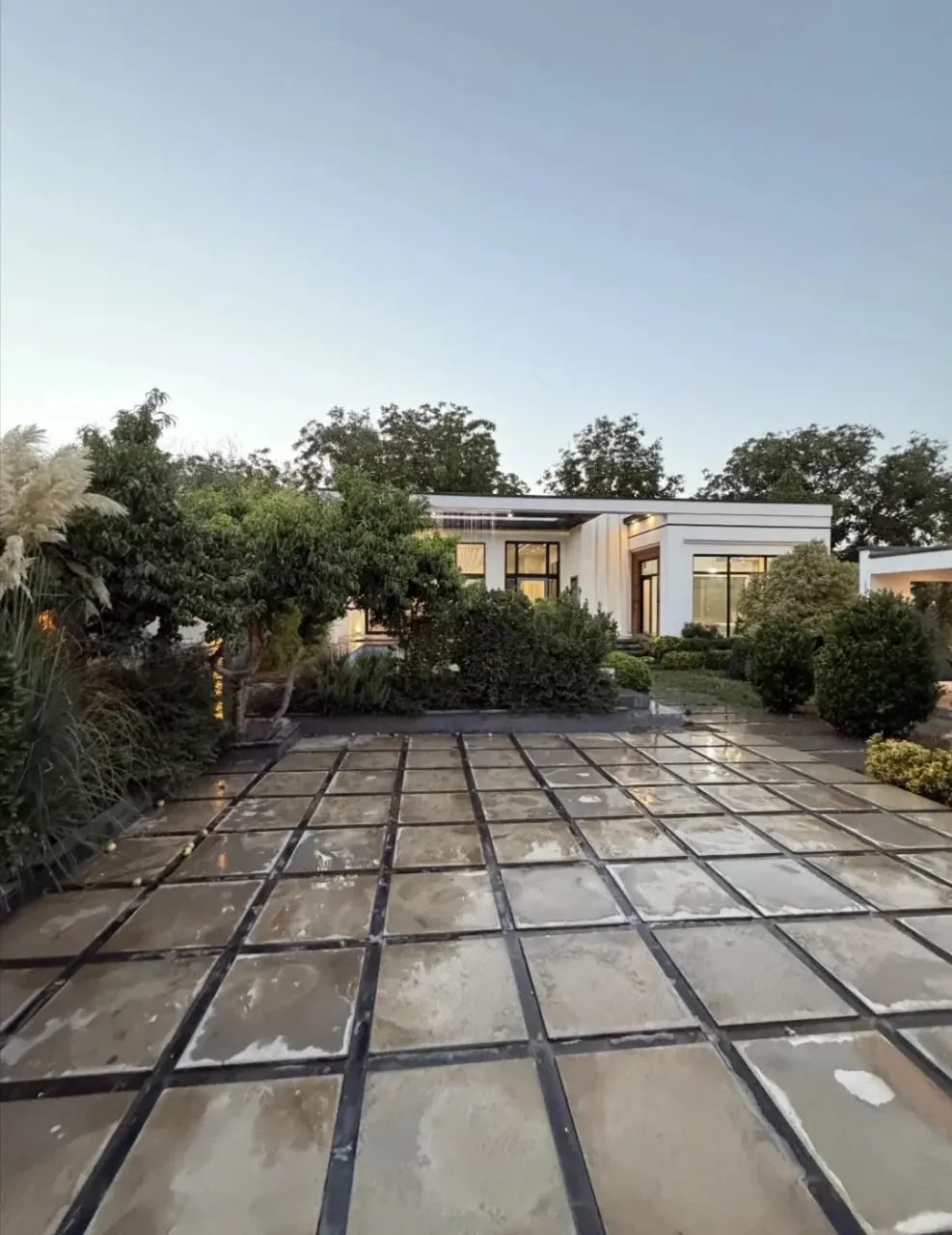 باغ ویلا نوساز ۵۰۰ متر در کردان، ۳ خواب، استخر، فول فرنیش