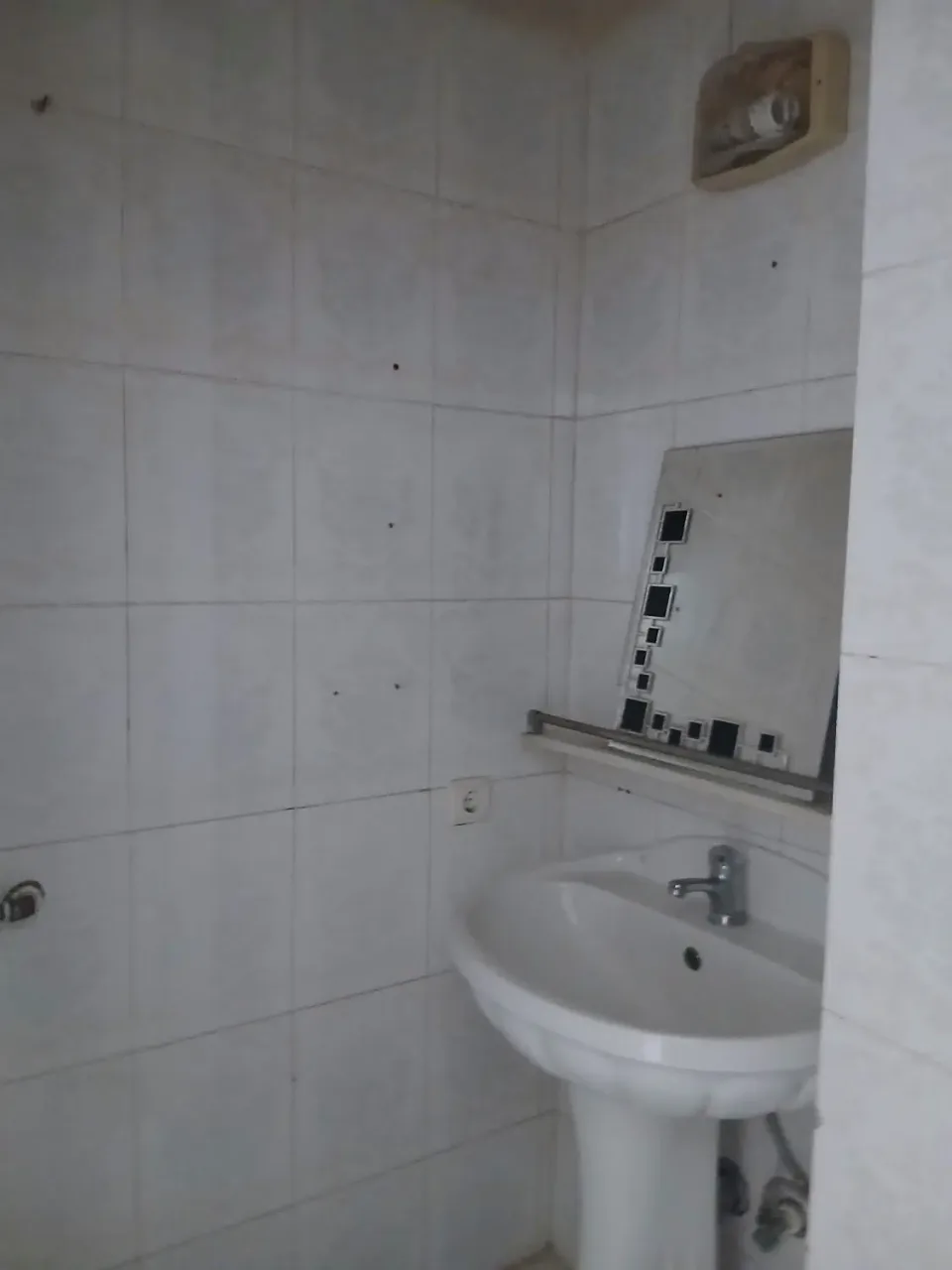 ۶۸ متر دو خوابه نوساز کوی زنبق