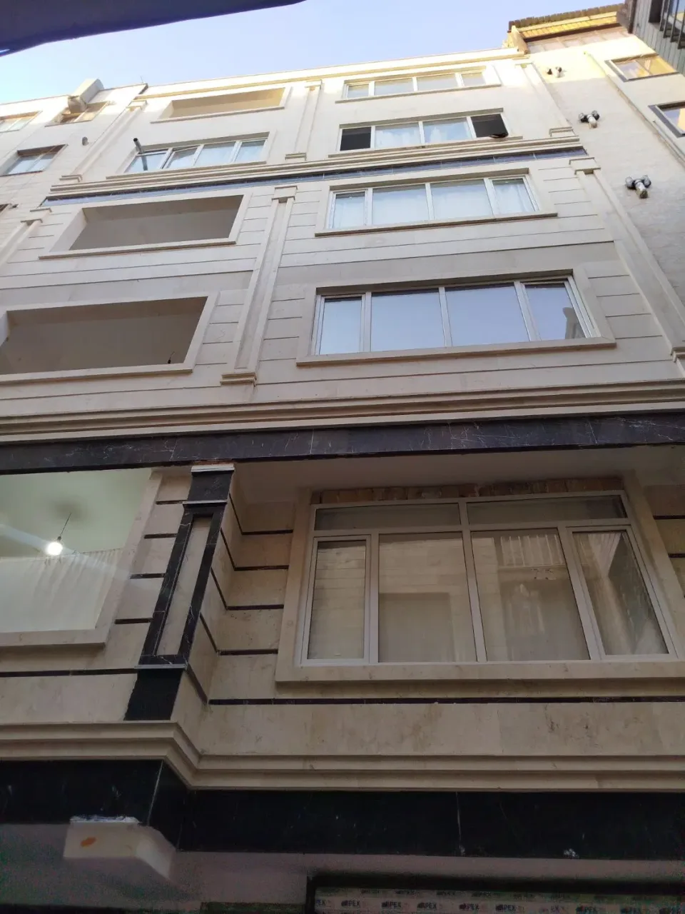 ۱۲۰متر/۲خواب/پارکینگ اختصاصی/خرمدشت