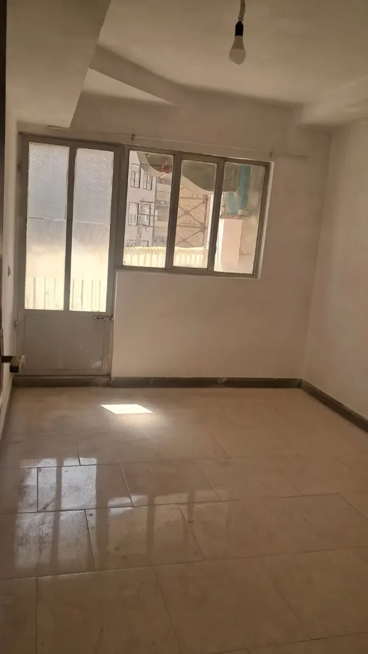 ۱۱۰ متر دوخوابه نوساز با آسانسور در خرمدشت