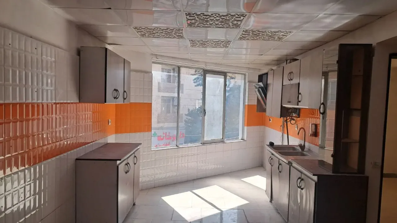 ۱۱۰ متر دوخوابه نوساز با آسانسور در خرمدشت
