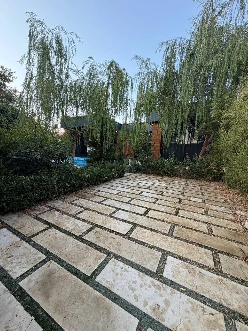 ۳۶۰ متر ویلا باغ با استخر و انشعاب در تهراندشت
