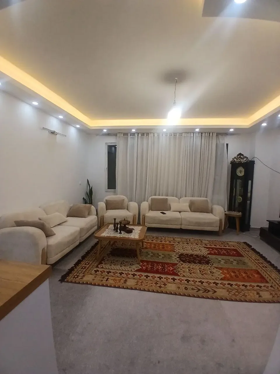 آپارتمان ۸۰متری دو خواب فول امکانات در شهرک ابریشم