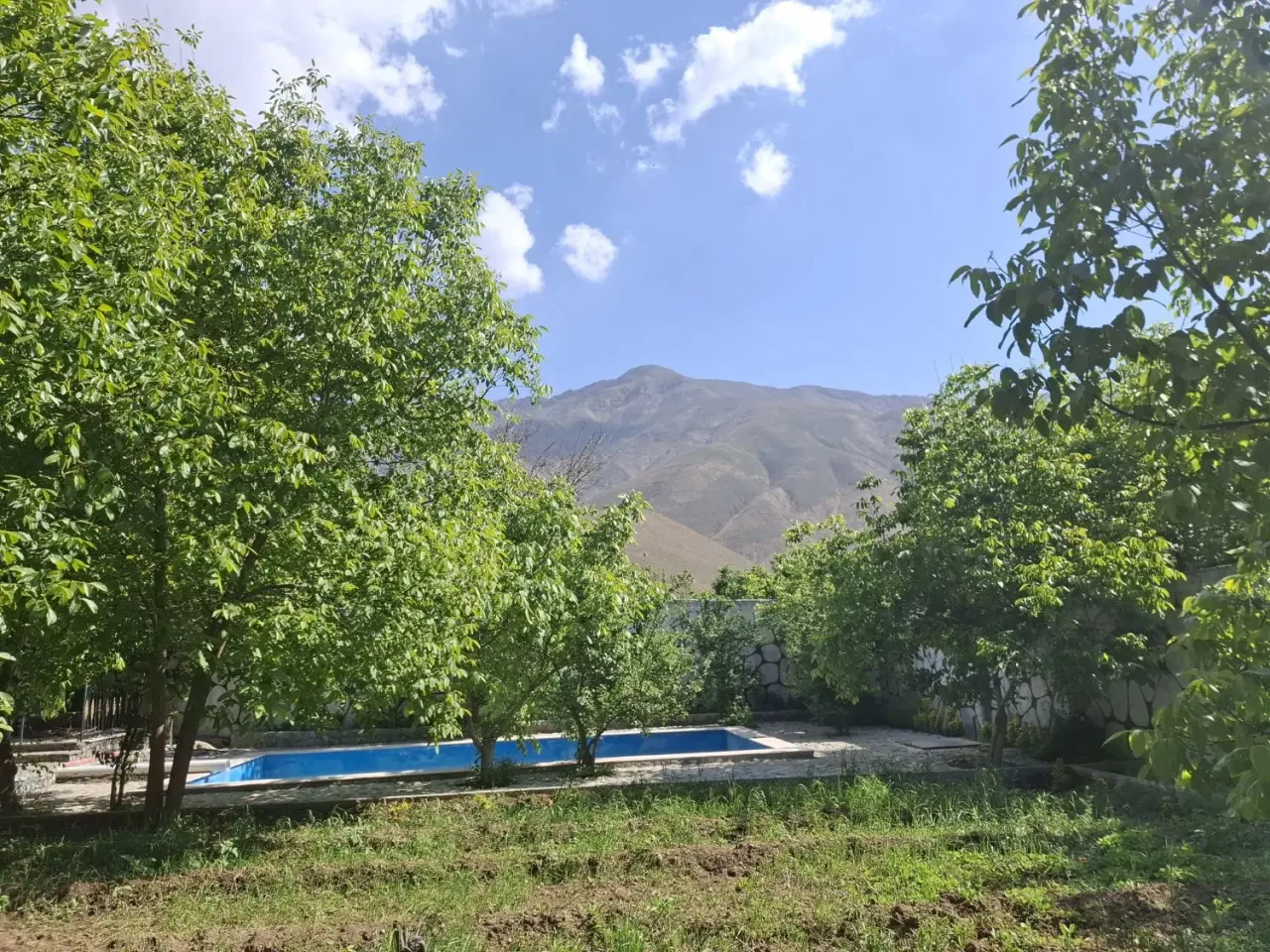 ویلا ۱۴۰ متری دو خواب با استخر و سند تک‌برگ عظیمیه