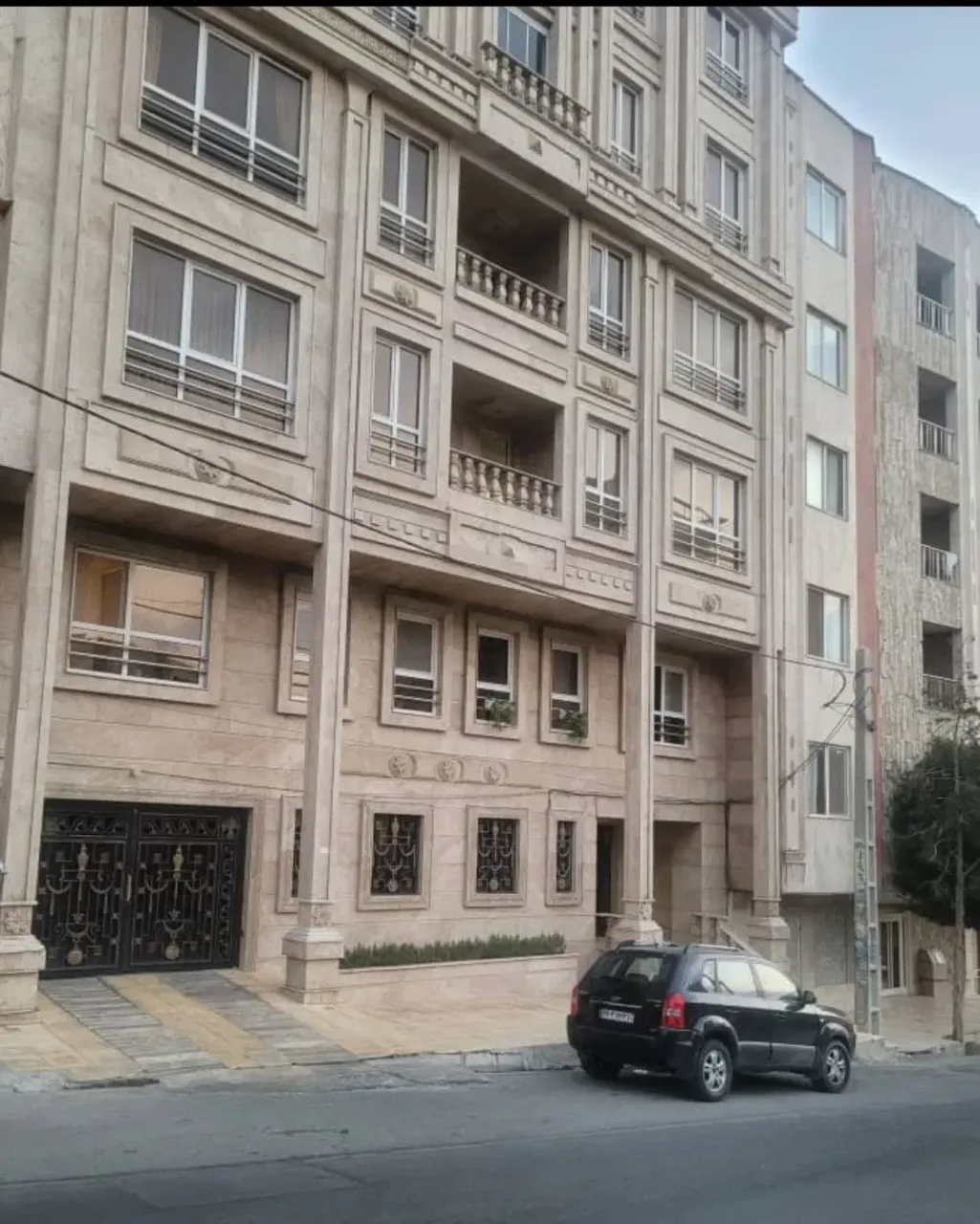 143 متر آپارتمان سه خواب با دو پارکینگ در عظیمیه