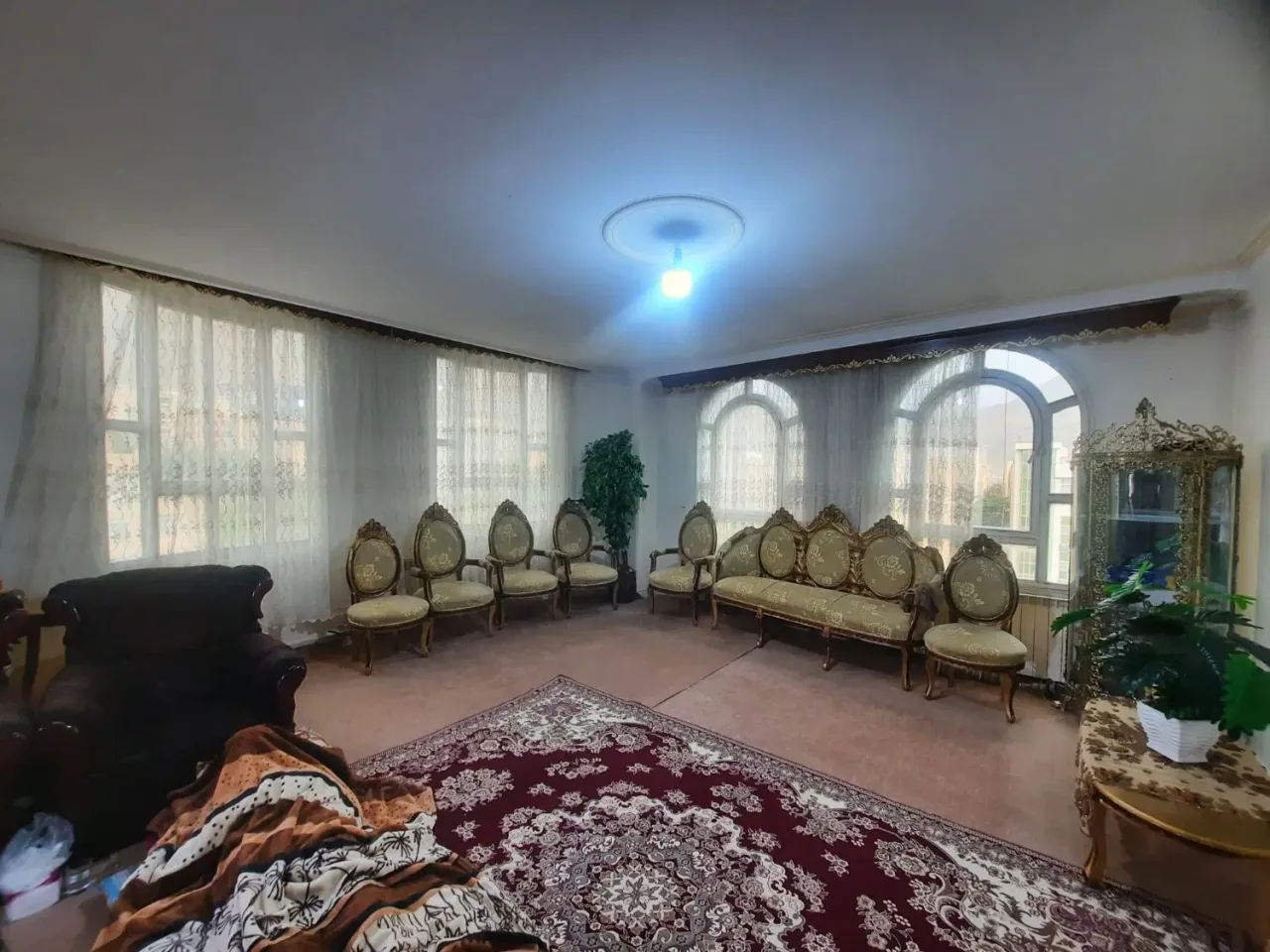 ۹۳ متر دو خواب با آسانسور و پارکینگ عظیمیه