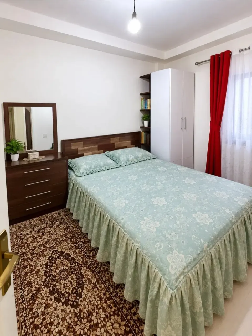 ۹۰ متر آپارتمان نوساز با آسانسور در گلشهر