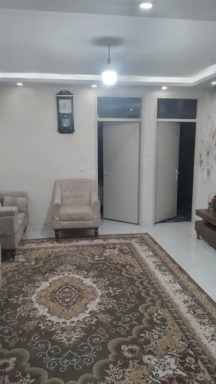 آپارتمان ۷۵ متری دوخوابه بازسازی‌شده در حیدرآباد