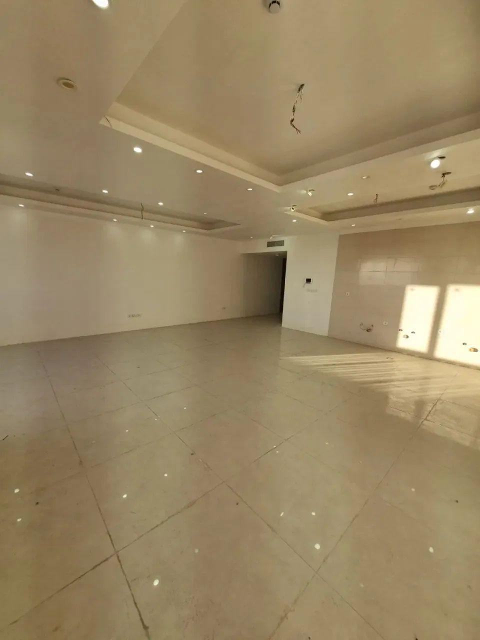 آپارتمان ۱۲۲ متری دوخوابه نوساز در کوی زنبق