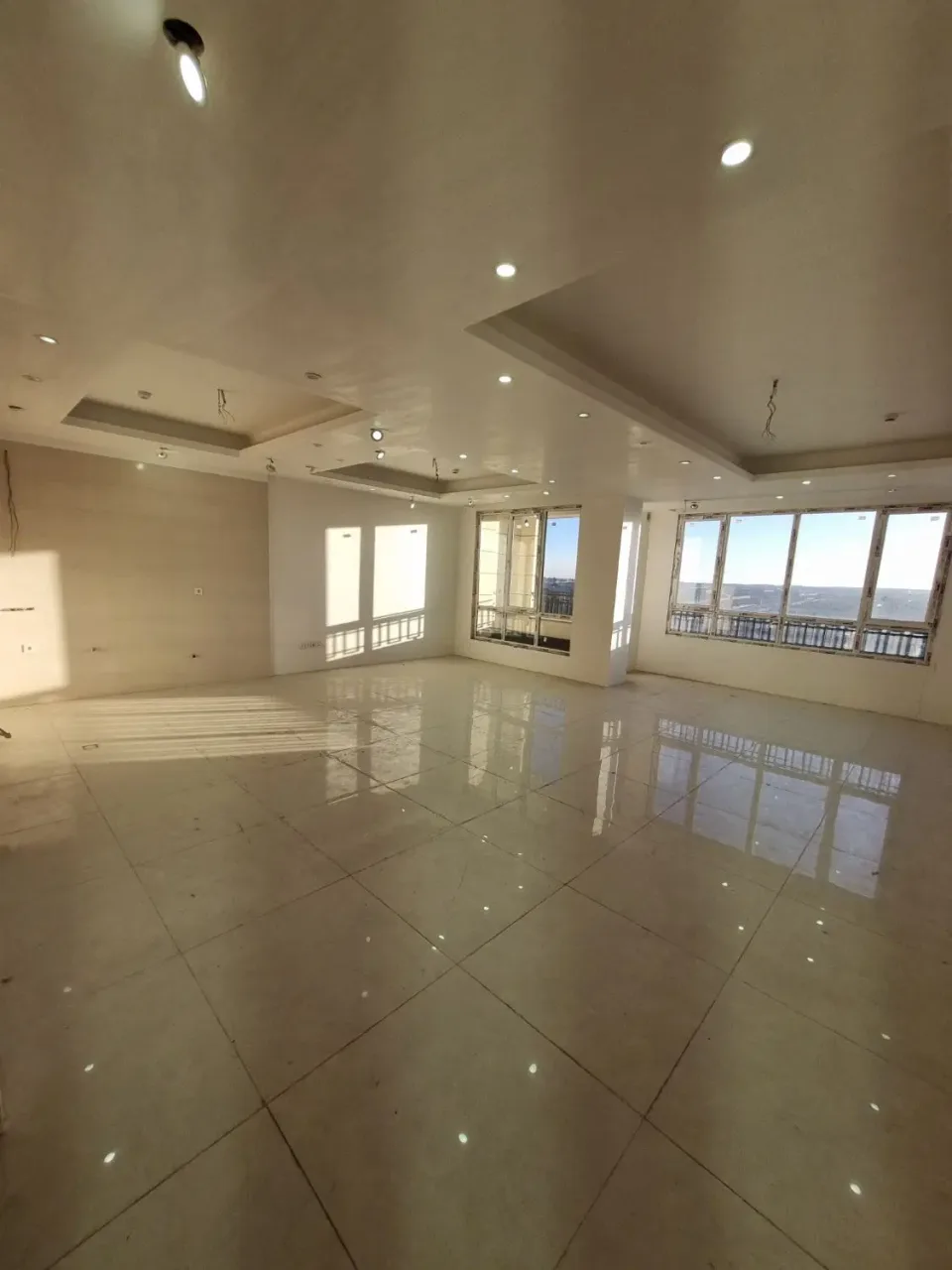 آپارتمان ۱۲۲ متری دوخوابه نوساز در کوی زنبق