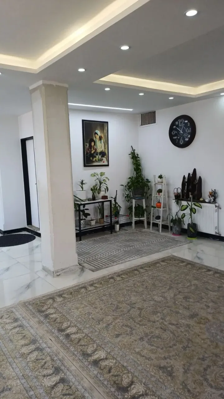 آپارتمان ۱۲۴ متری دوخوابه بازسازی‌شده در کیانمهر