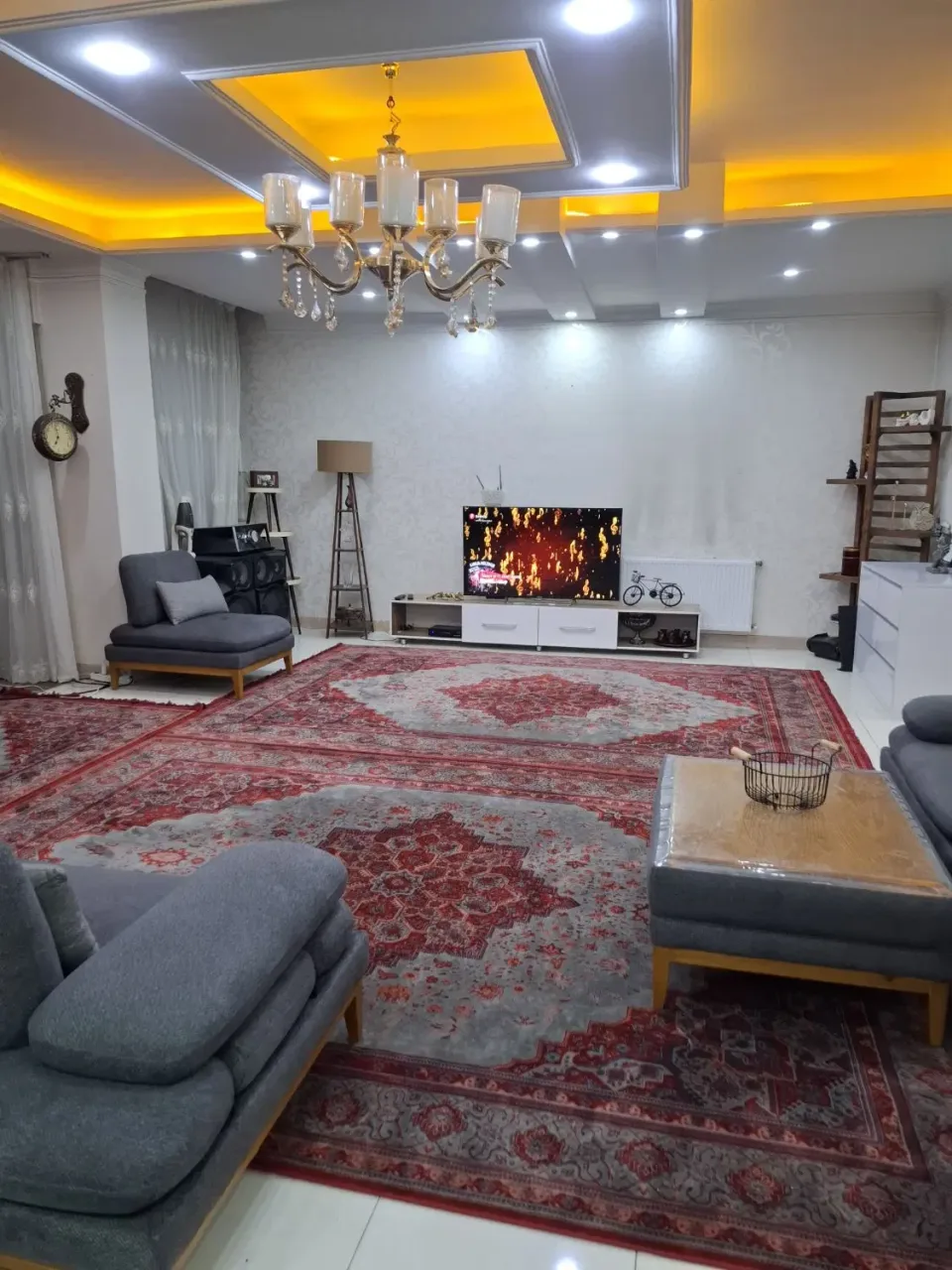 آپارتمان ۱۱۲ متری دوخوابه بازسازی‌شده در گلشهر