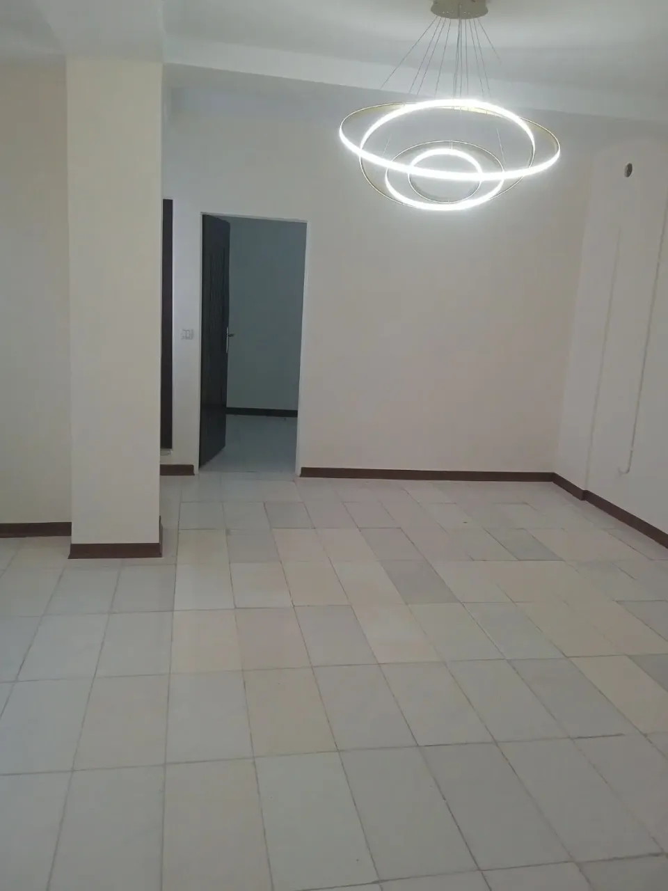 آپارتمان ۸۵ متری دوخوابه بازسازی‌شده در خرمدشت