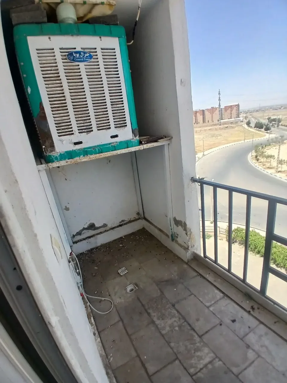 آپارتمان ۸۵ متری دوخوابه طبقه پنجم شهرک ابریشم