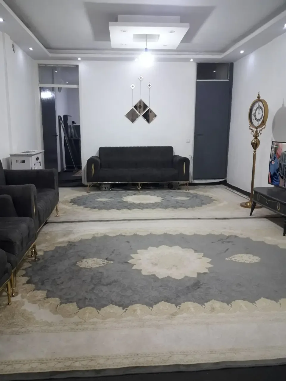 آپارتمان ۶۵ متری یک‌خوابه بازسازی‌شده در خرمدشت