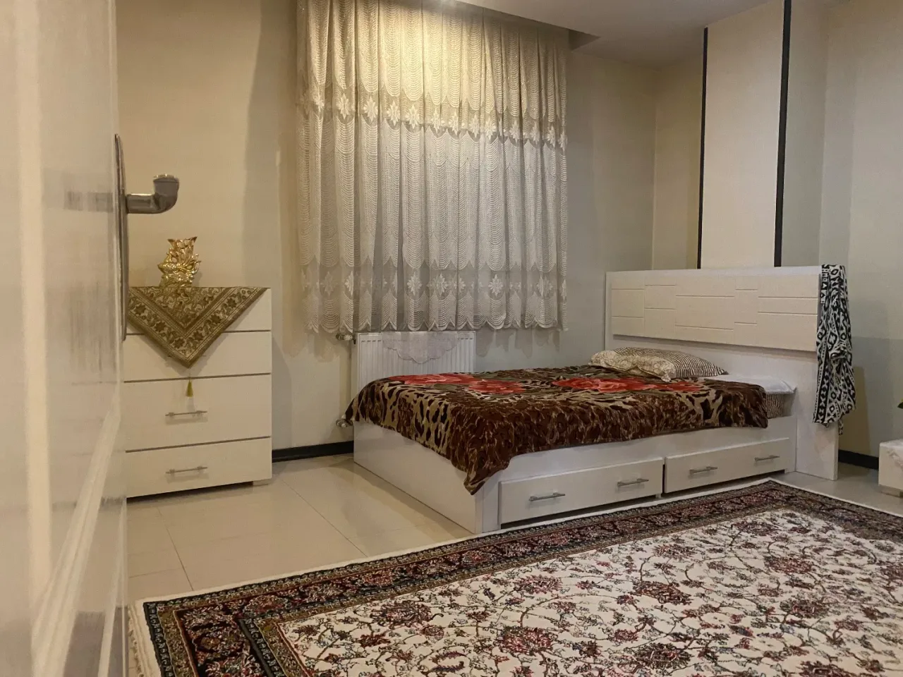 آپارتمان ۱۰۵ متری دوخوابه با پارکینگ در فاز ۴ مهرشهر