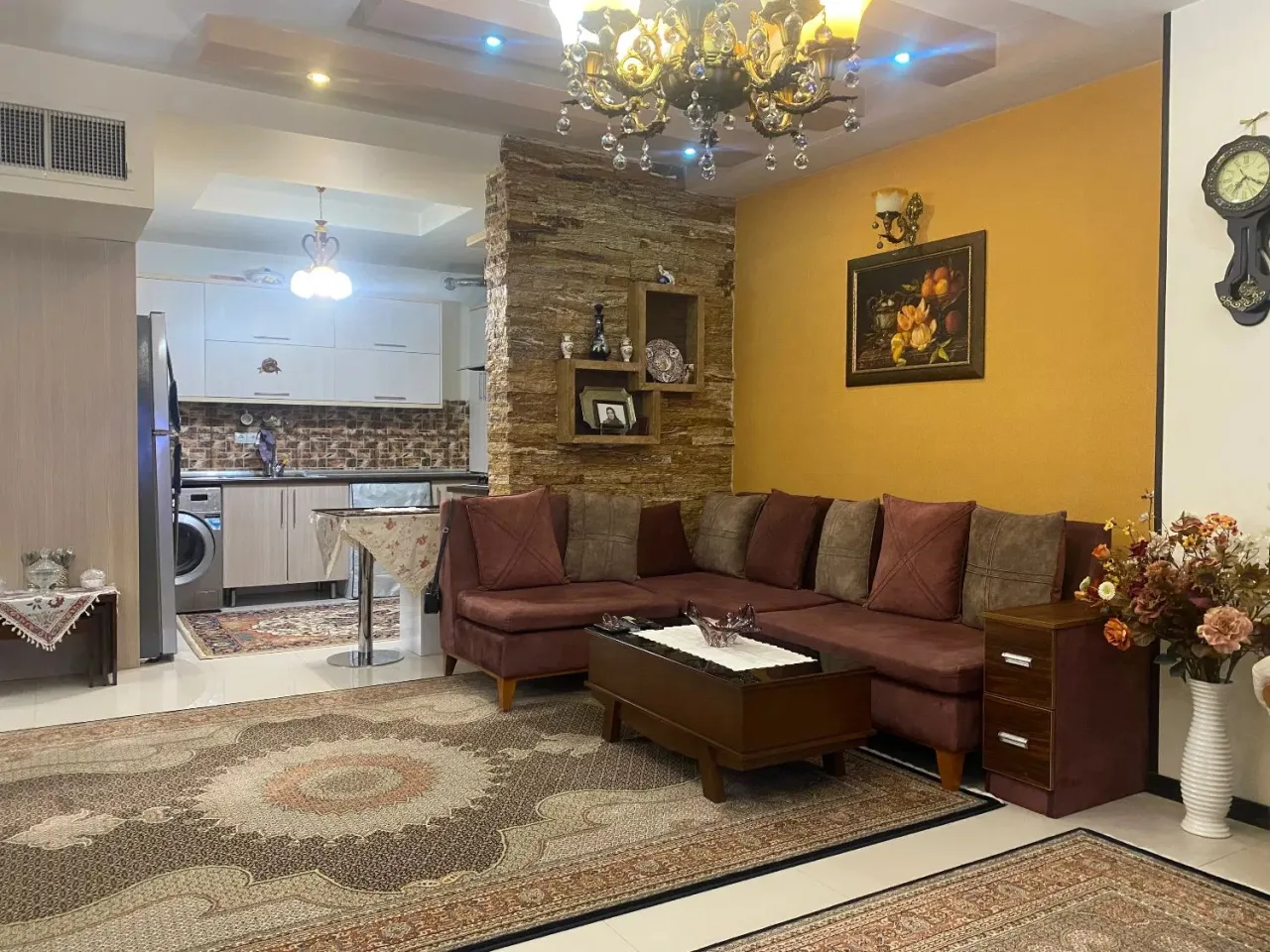 آپارتمان ۱۰۵ متری دوخوابه با پارکینگ در فاز ۴ مهرشهر