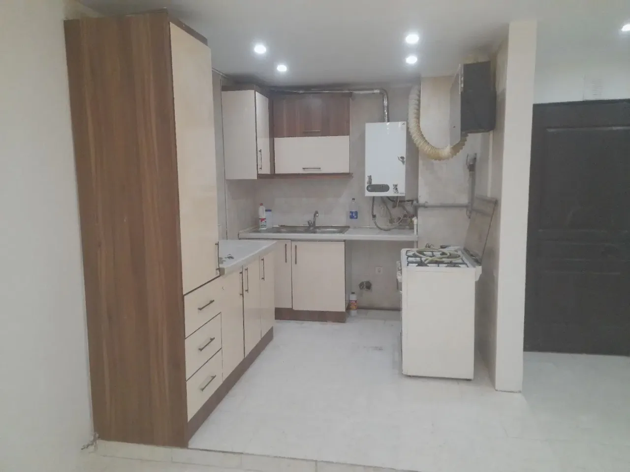 ۸۳ متر دوخوابه همکف در کیانمهر
