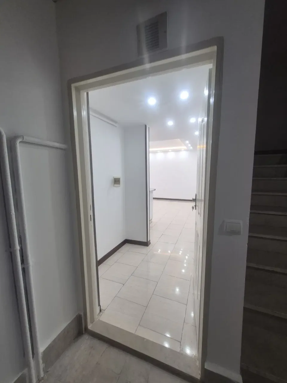 ۸۵ متر دوخوابه بازسازی‌شده در کیانمهر