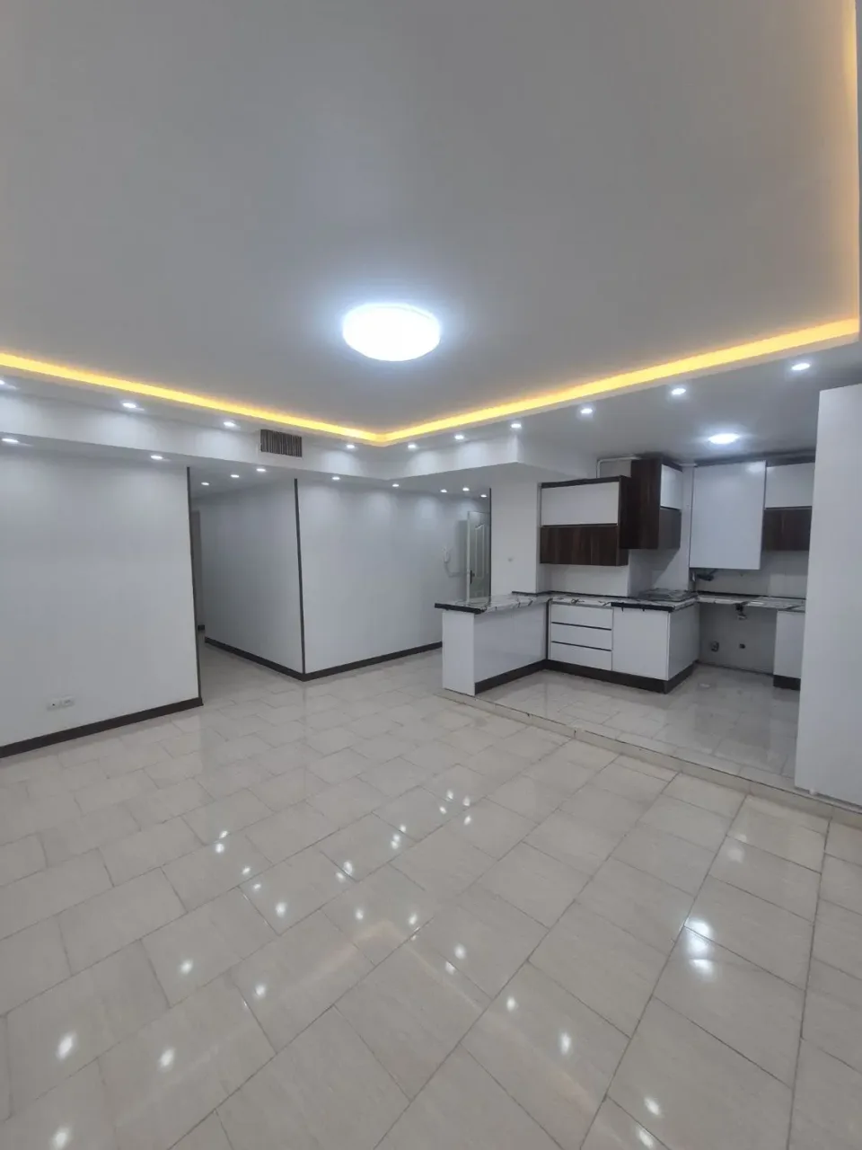 ۸۵ متر دوخوابه بازسازی‌شده در کیانمهر