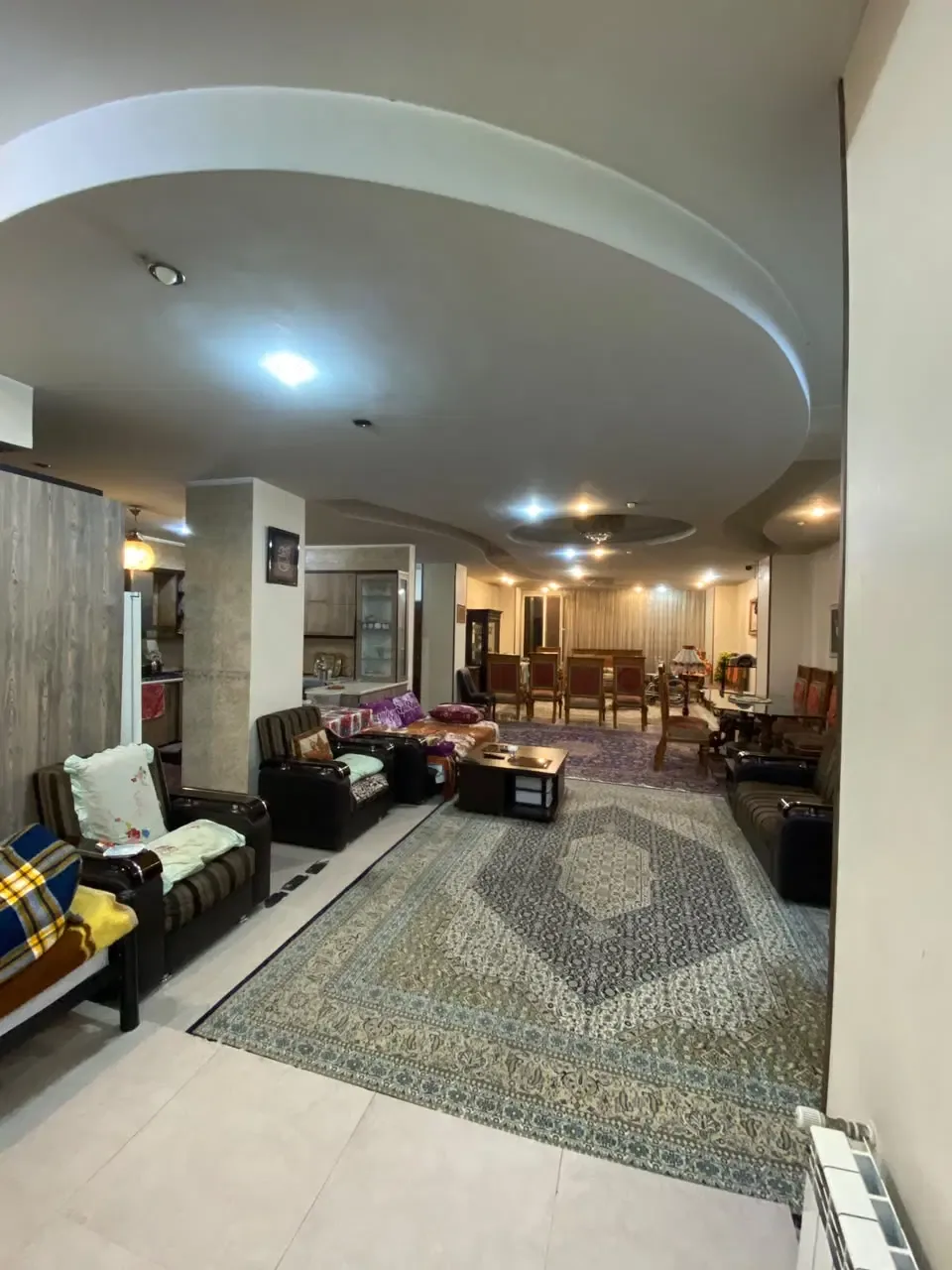 آپارتمان ۱۶۰ متری سه‌خوابه با دو پارکینگ در گلشهر