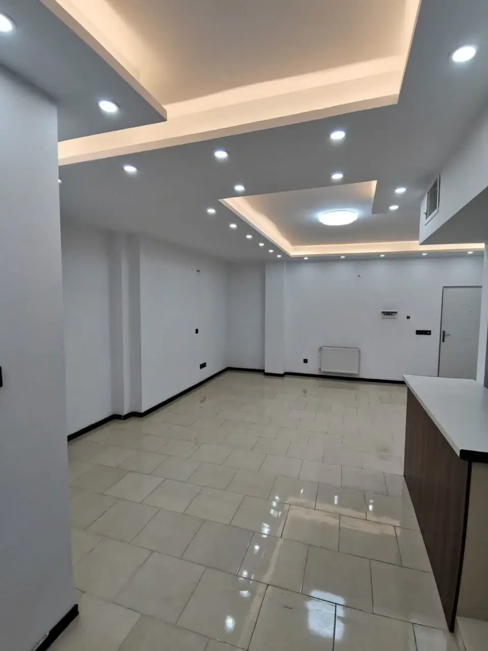 ۸۲ متر دوخوابه با آسانسور و پارکینگ در کیانمهر