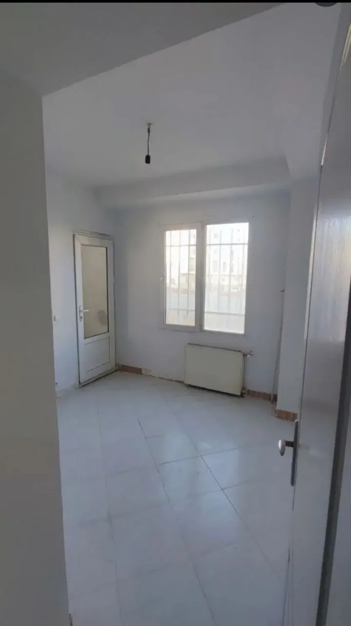 آپارتمان ۸۰ متری دوخوابه با تراس در کیانمهر