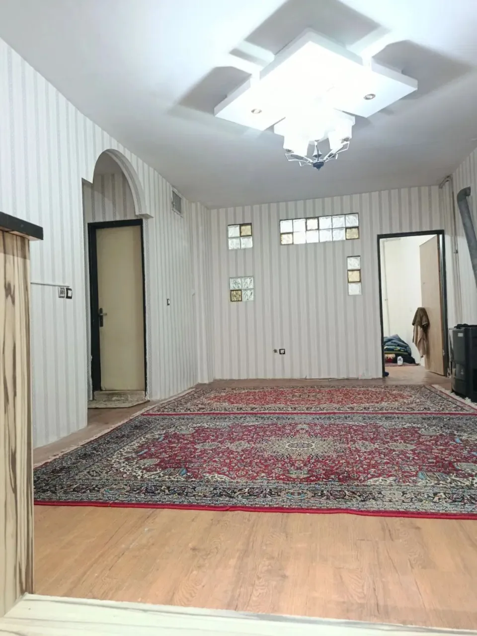 ۶۹ متر آپارتمان یک‌خوابه بازسازی‌شده در کمال‌شهر