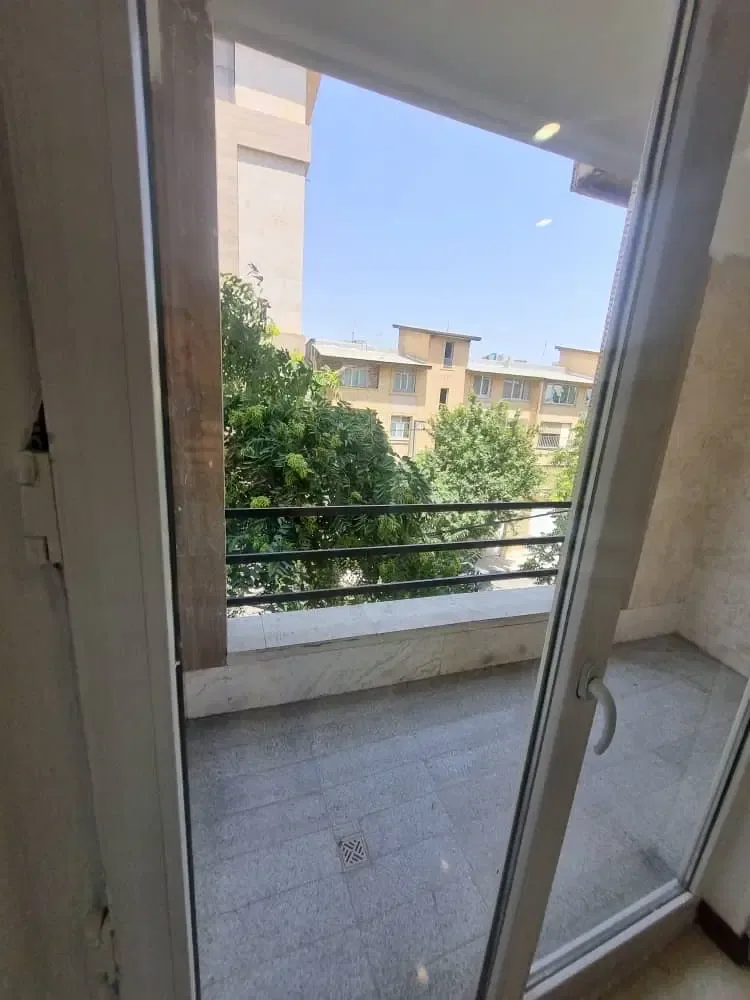 ۱۰۰ متر آپارتمان ۲ خوابه با سند تک‌برگ در کوی زنبق