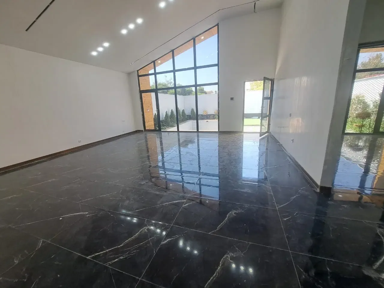 ویلای ۱۱۰ متری دوخوابه با استخر در کردان