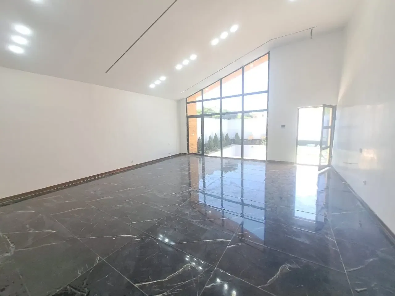ویلای ۱۱۰ متری دوخوابه با استخر در کردان