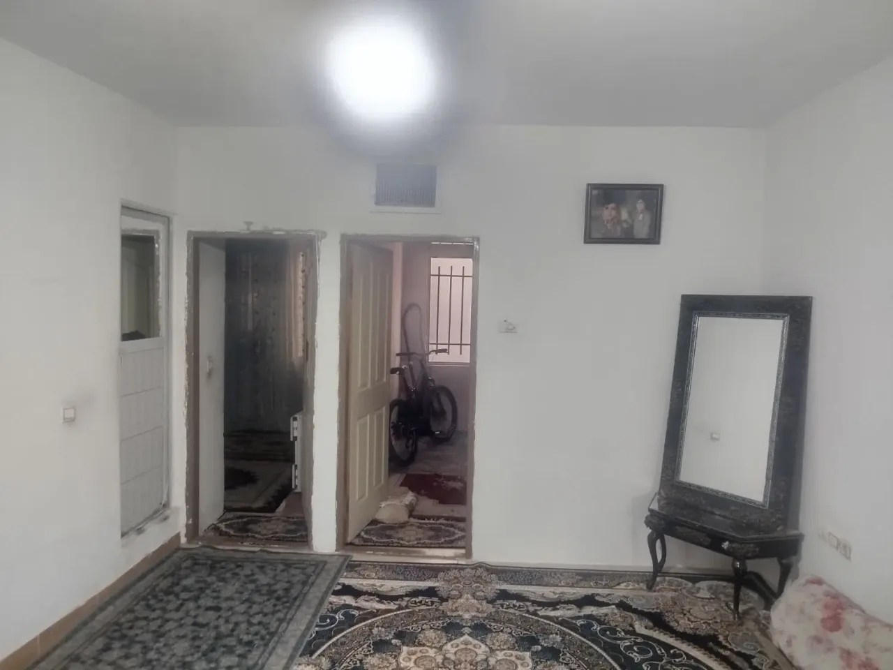 آپارتمان ۹۰ متری دوخوابه تک‌واحدی در کیانمهر