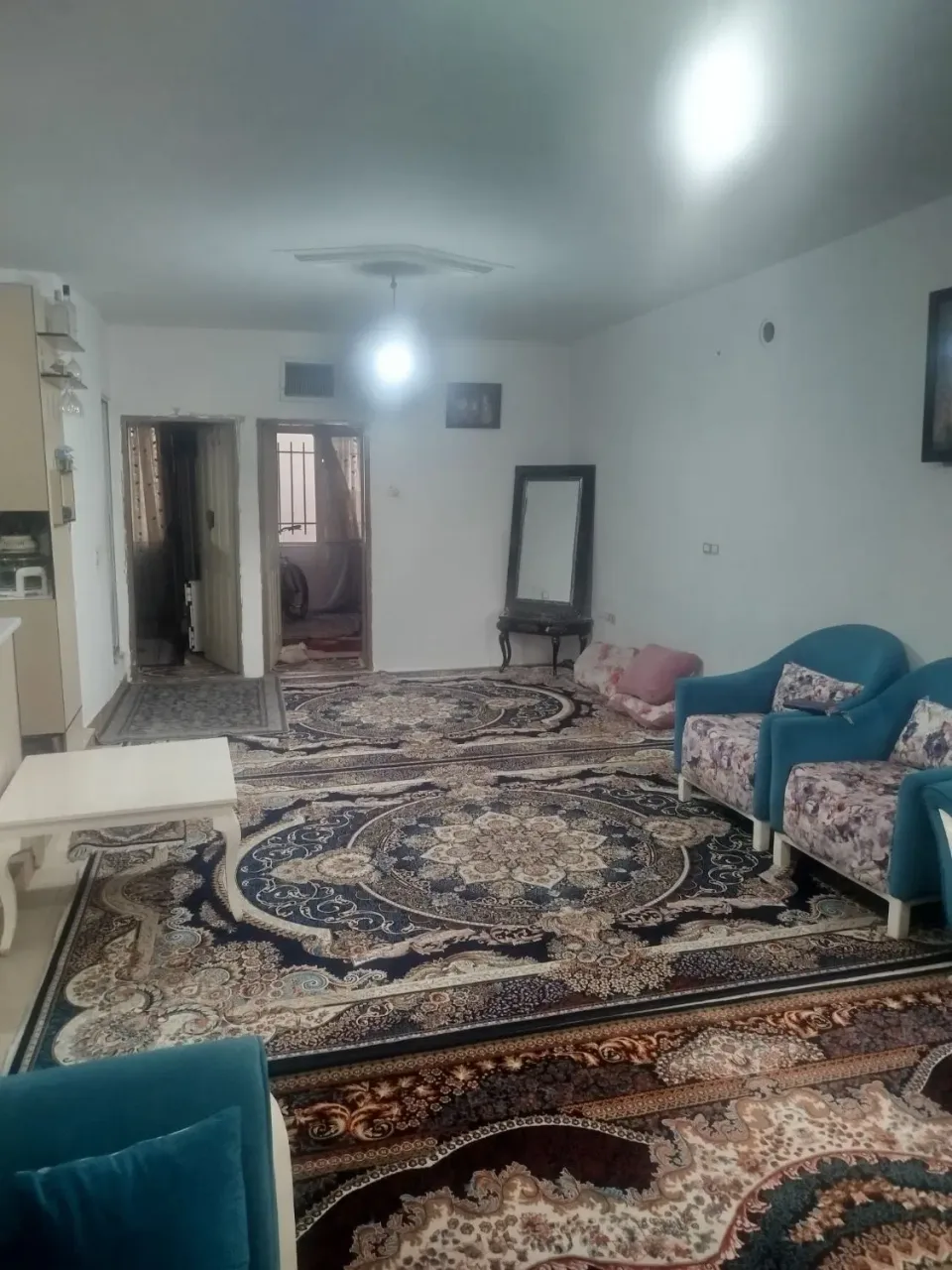 آپارتمان ۹۰ متری دوخوابه تک‌واحدی در کیانمهر