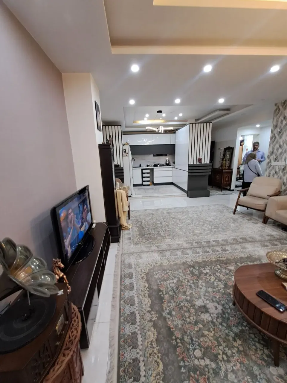 آپارتمان ۸۰ متری دوخوابه بازسازی‌شده در کوی زنبق
