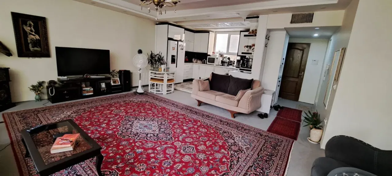 آپارتمان ۱۰۲ متری دوخوابه بازسازی‌شده باغستان