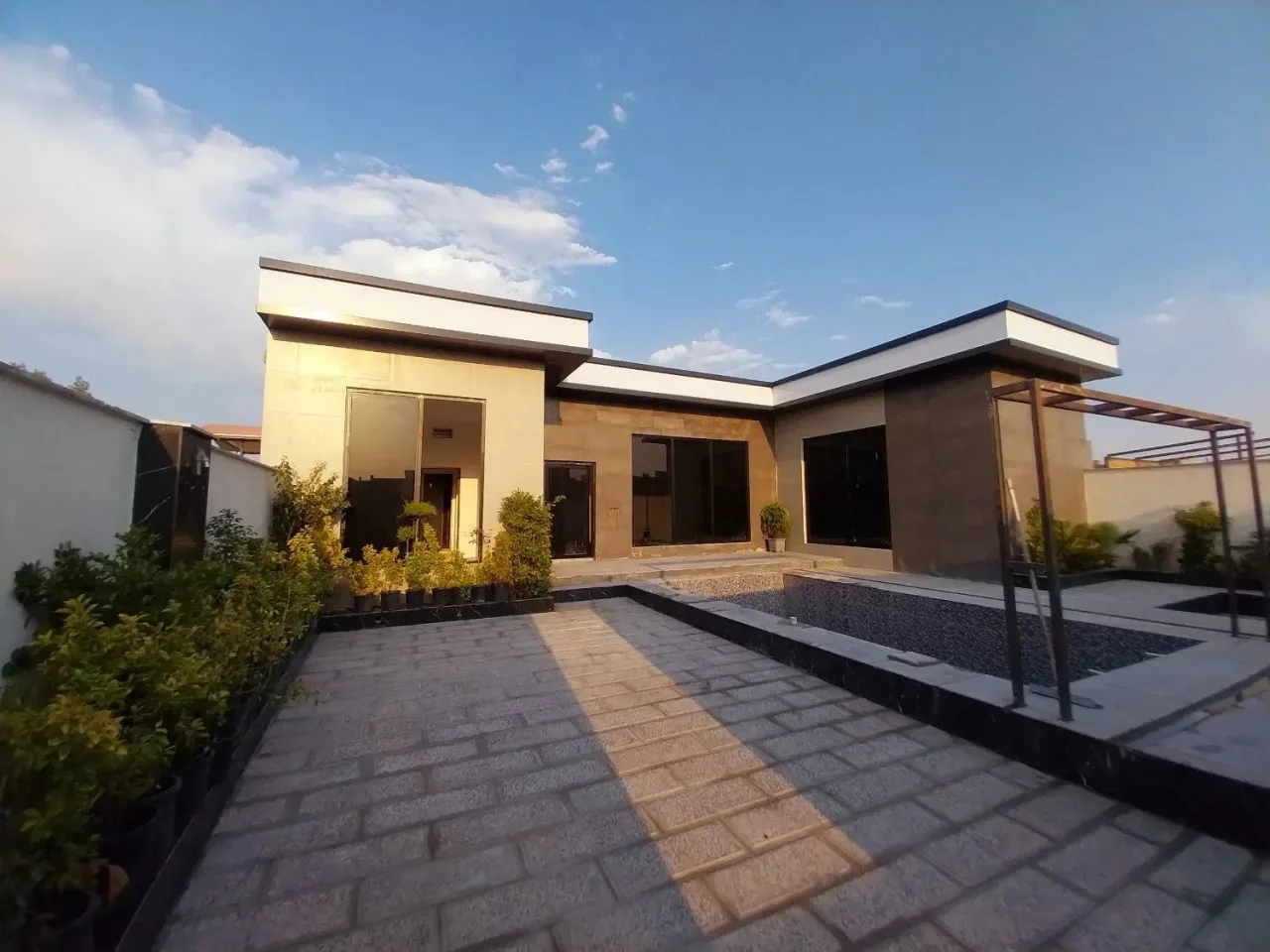 ویلای ۲۵۰ متری دوخوابه در کردان