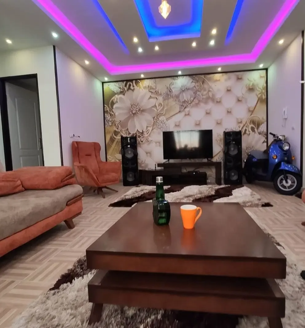 ۸۲ متر آپارتمان ۲ خوابه بازسازی‌شده در کوی زنبق