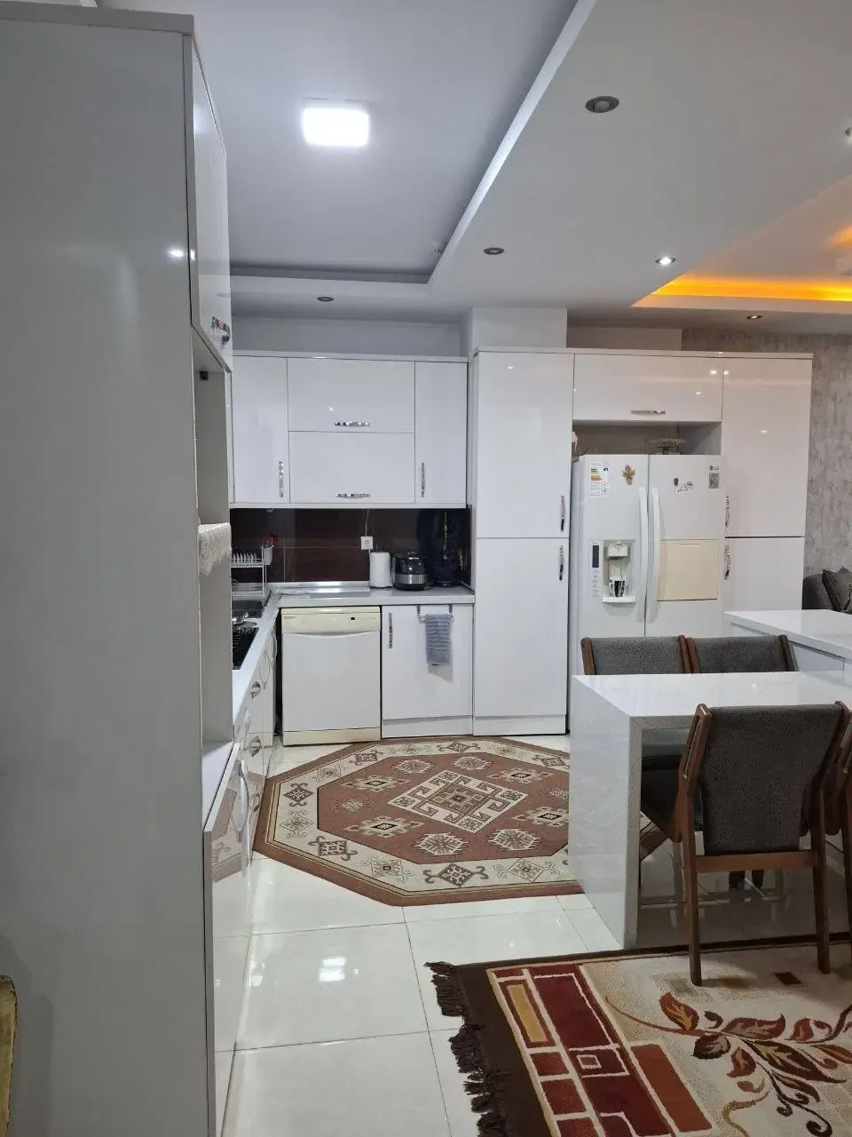 ۸۹ متر دوخوابه بازسازی‌شده در کوی زنبق