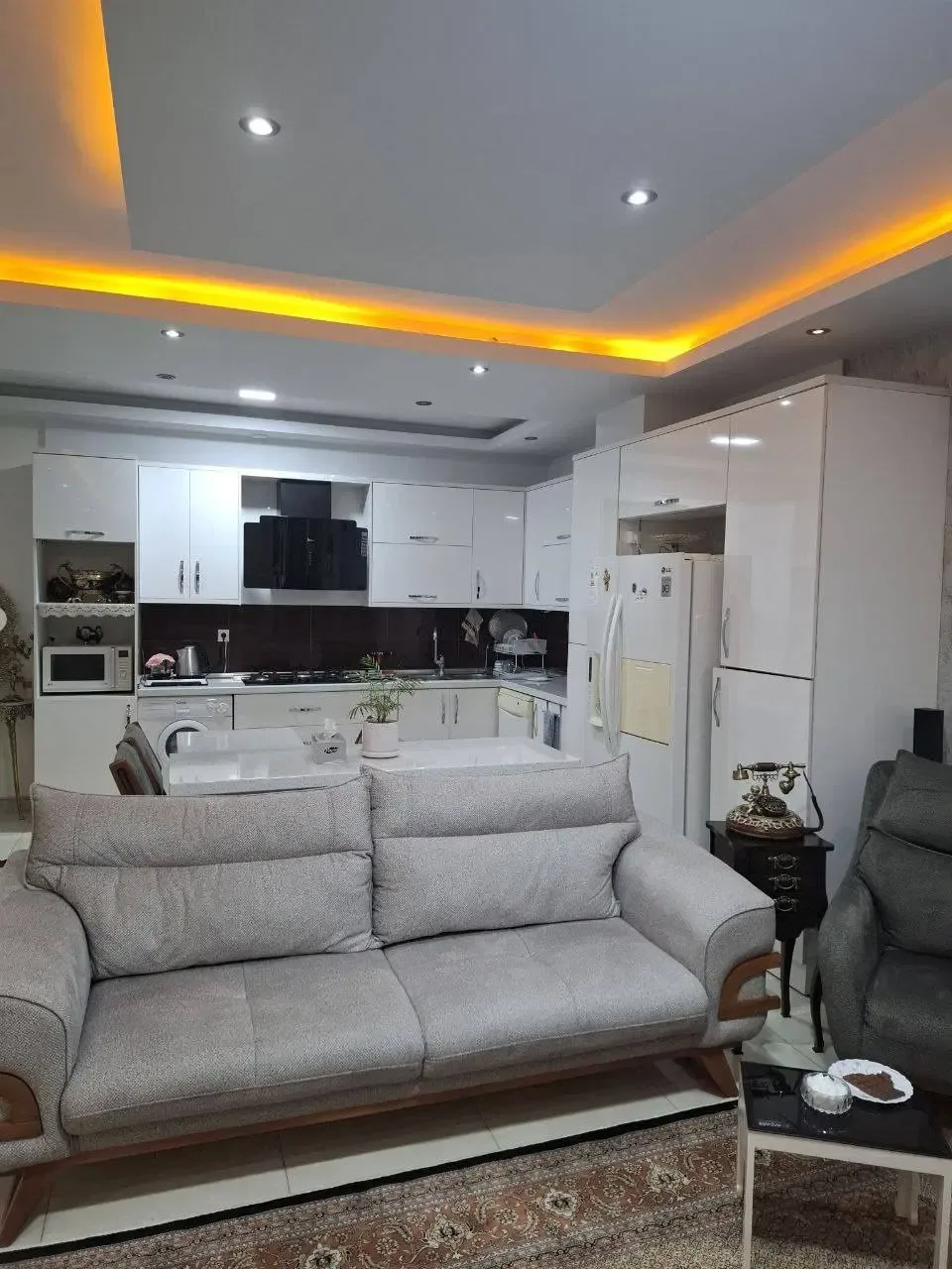 ۸۹ متر دوخوابه بازسازی‌شده در کوی زنبق