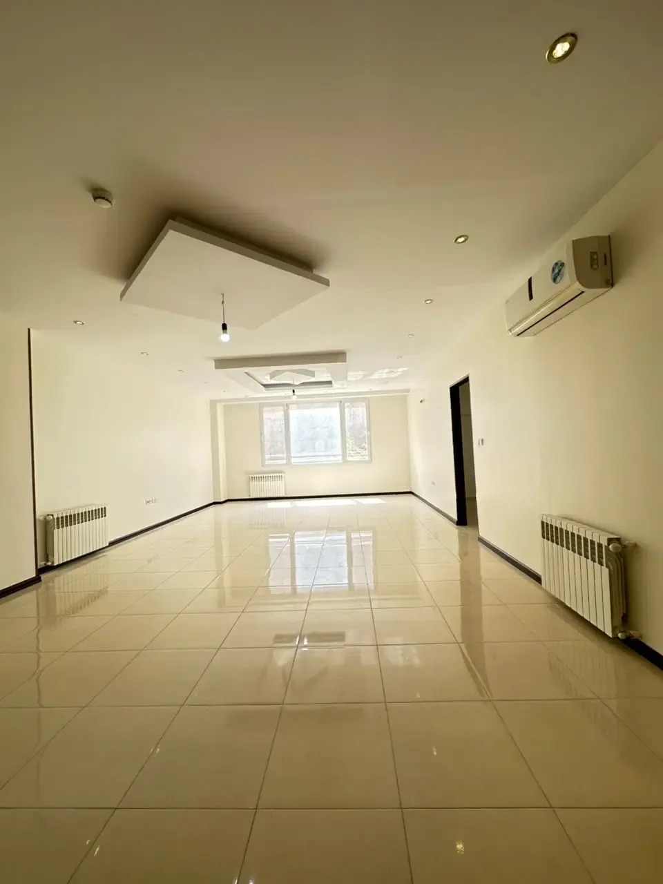 آپارتمان ۱۳۶ متری ۳ خوابه با بالکن در باغستان