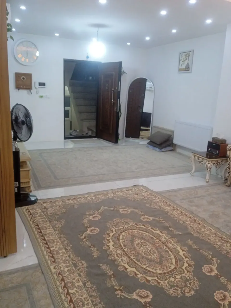 ۱۰۰ متر دوخوابه نوساز تک‌واحدی در خرمدشت