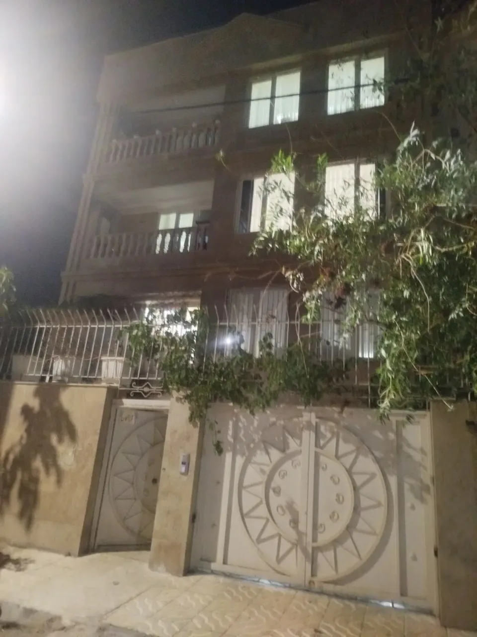 آپارتمان ۱۱۷ متری دوخوابه تک‌واحدی باغستان