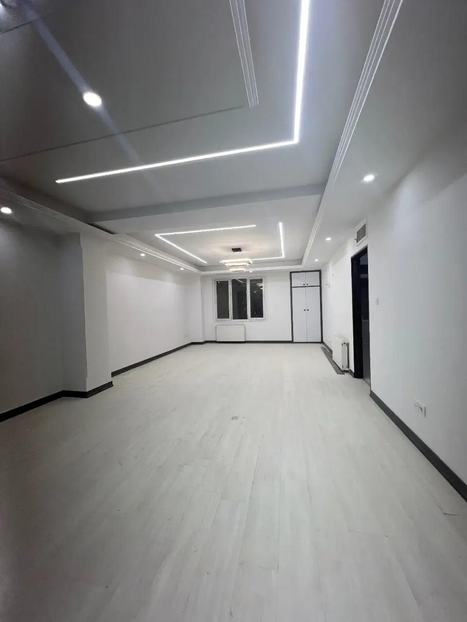 ۸۹ متر آپارتمان ۲ خوابه بازسازی‌شده در کوی زنبق
