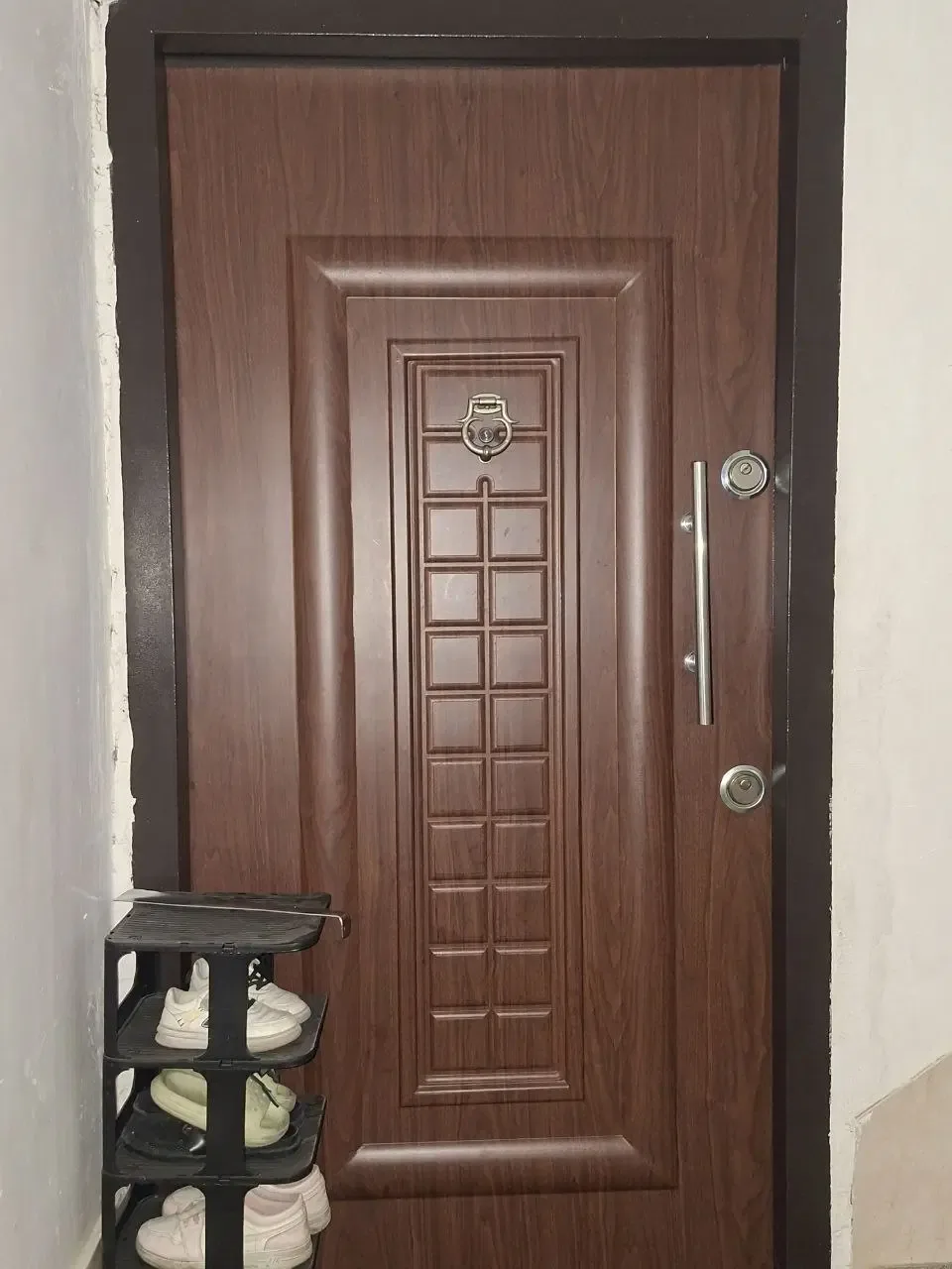 آپارتمان ۹۳ متری دوخوابه بازسازی‌شده در خرمدشت