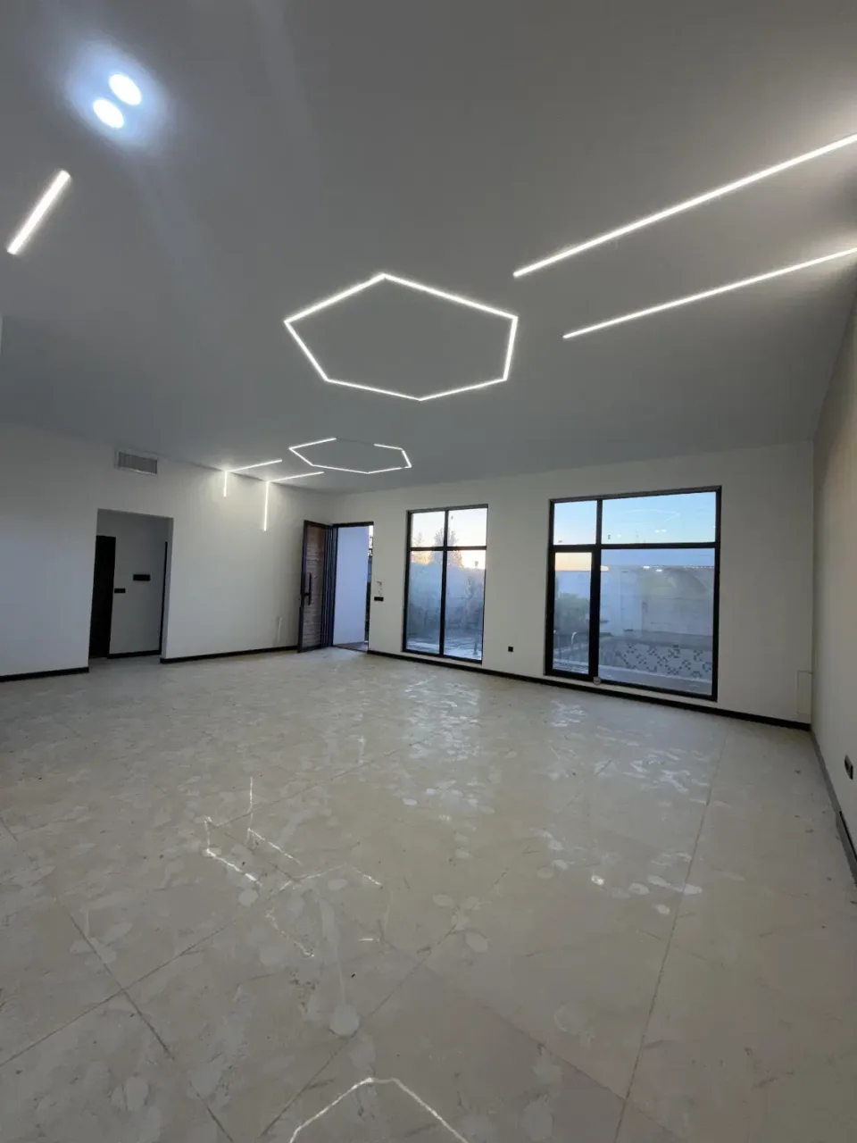 ویلای ۱۳۰ متری دوخوابه با استخر در کردان