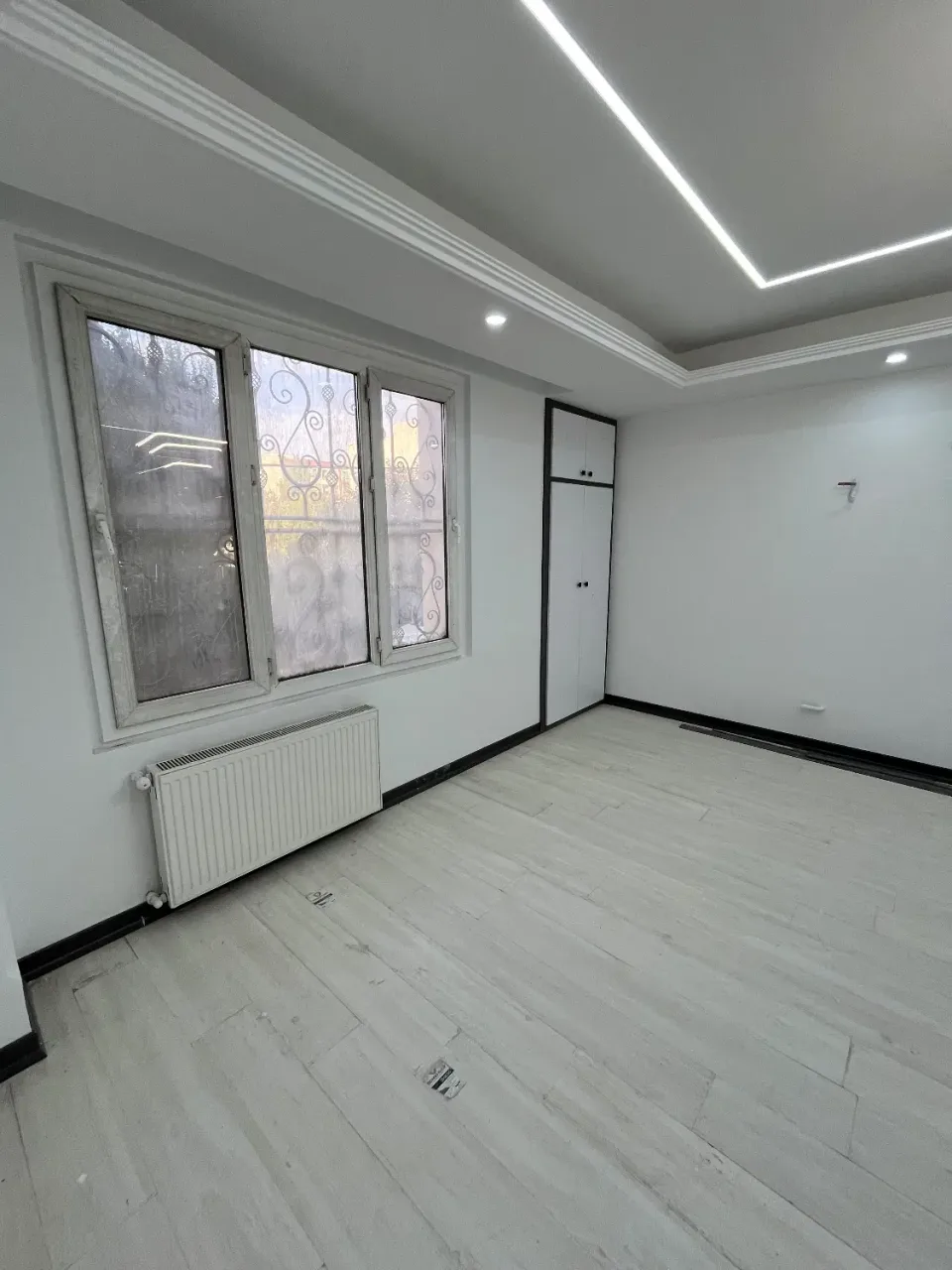 ۸۹ متر ۲ خواب با ۲ پارکینگ سندی در کوی زنبق