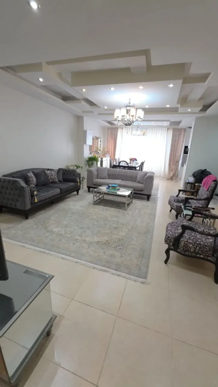 آپارتمان ۱۲۳ متری ۳ خوابه بازسازی‌شده در باغستان