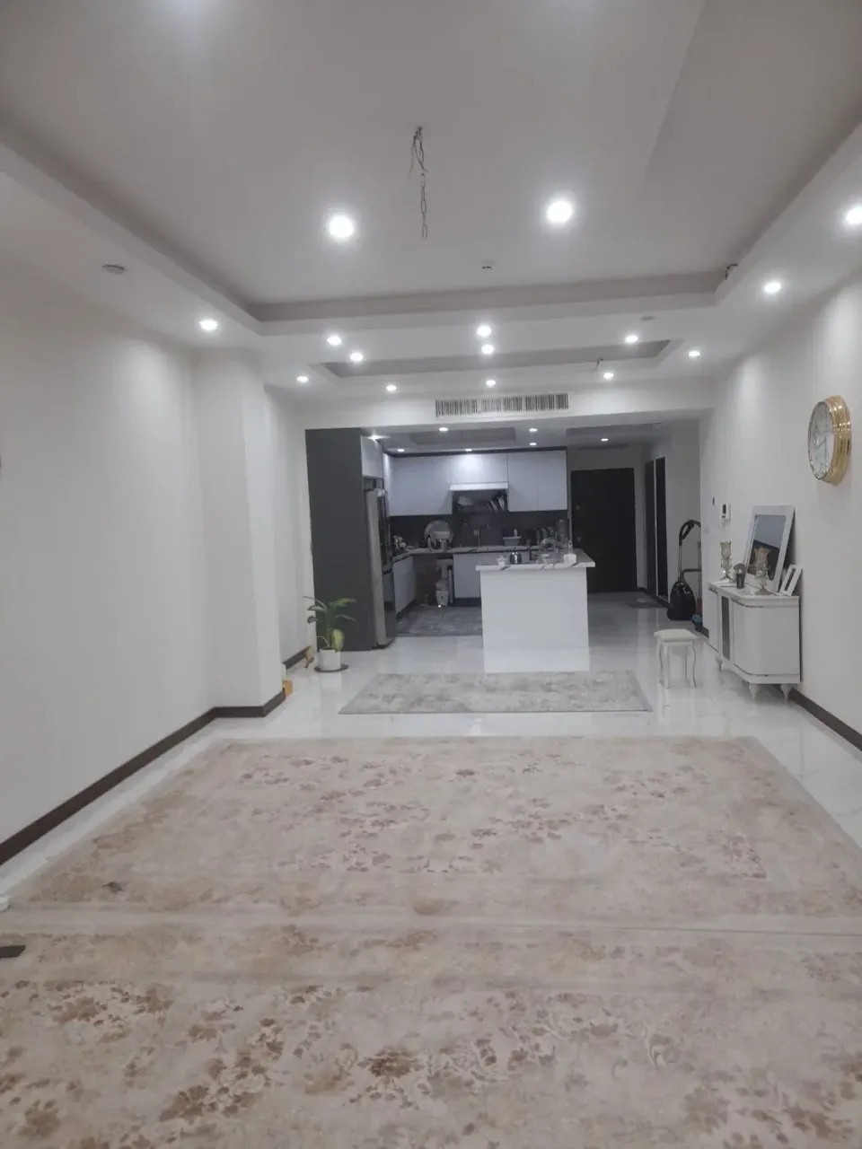 اجاره آپارتمان ۱۳۰ متری دوخوابه یک‌سال‌ساخت در شاهین‌ویلا