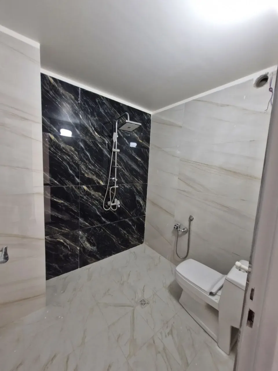 ۱۱۷ متر دوخوابه نوساز در باغستان کرج