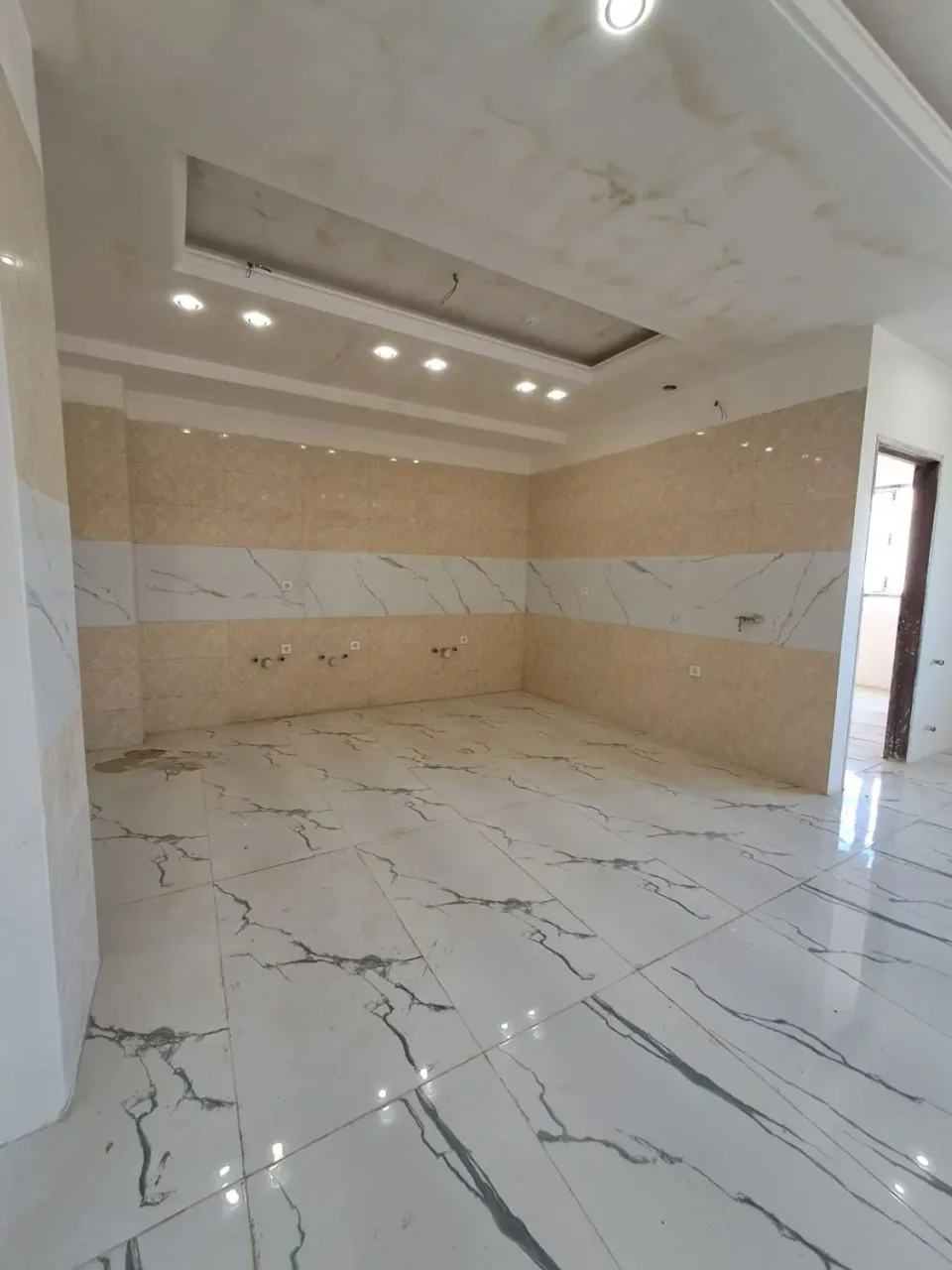 ۱۳۳ متر سه‌خوابه نوساز در باغستان